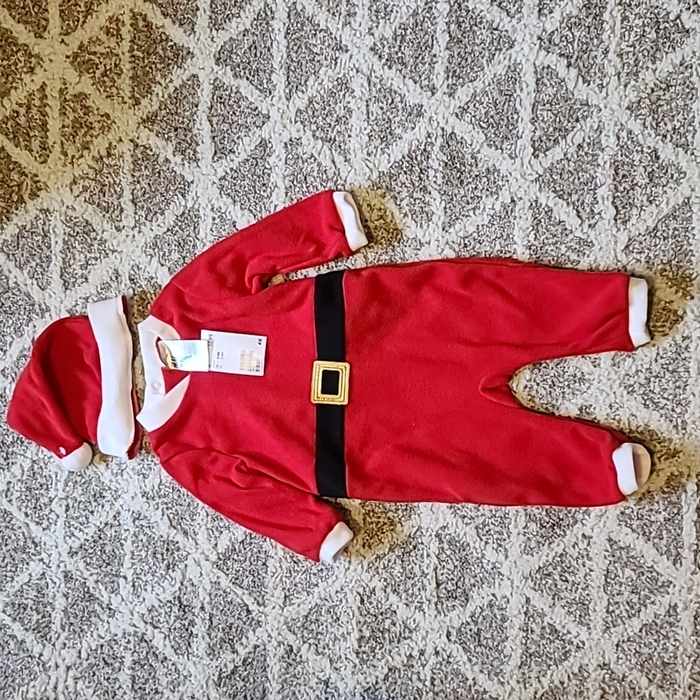 4 for $28 - H&M Infant 2-6m Red 2-piece Santa Suit